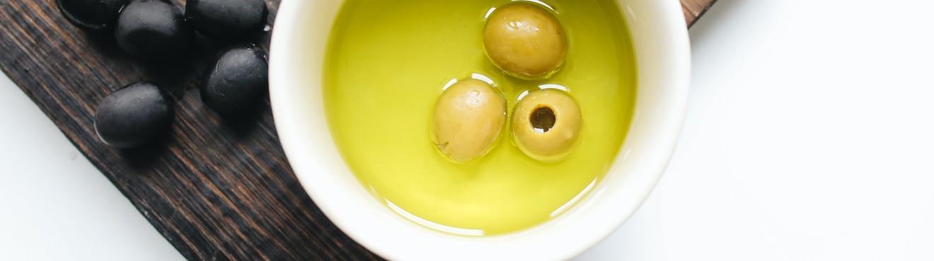 The Green Gold of Cuisine: The Unmistakable Magic of Extra Virgin Olive Oil on Agricook.it